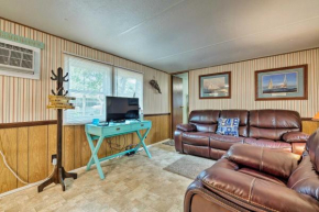 Cabin with Fire Pit, Walk to Steinhatchee River!